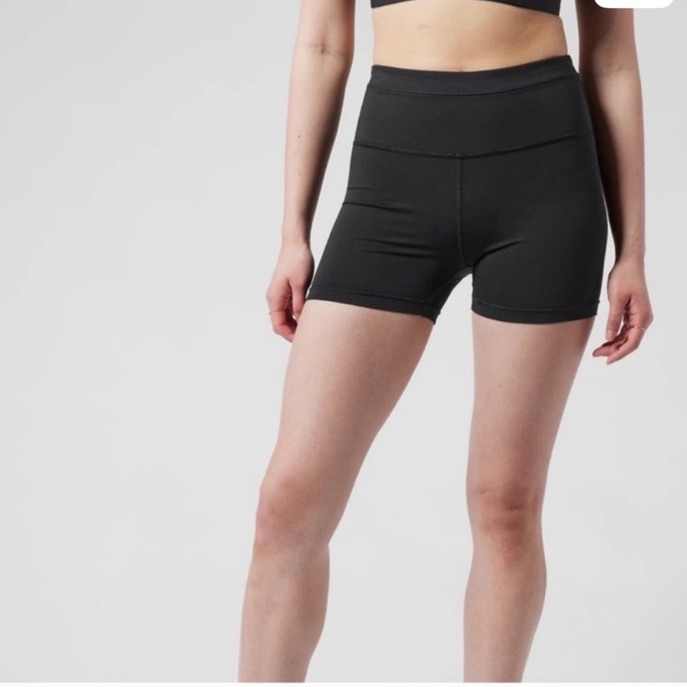 NWT Accelerate Shortie, size large